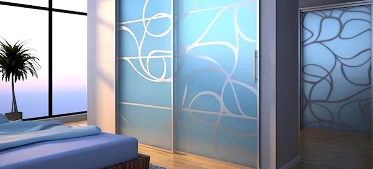 Frosting Glass Cabinet Doors in Saguenay, QC
